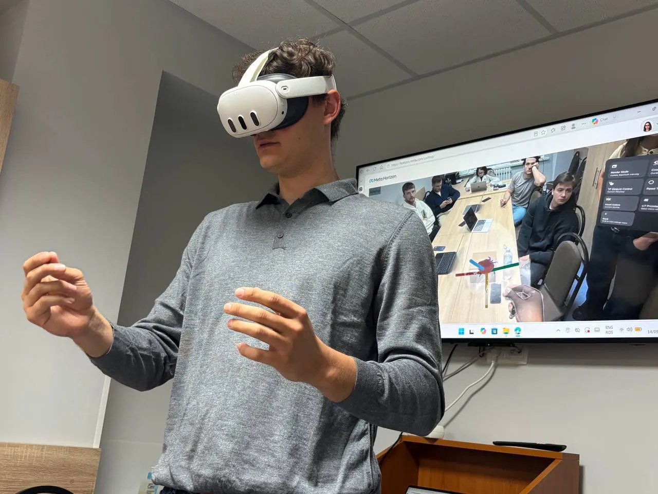 Student in a VR headset exploring a patient-specific model while the class follows the headset view on a screen
